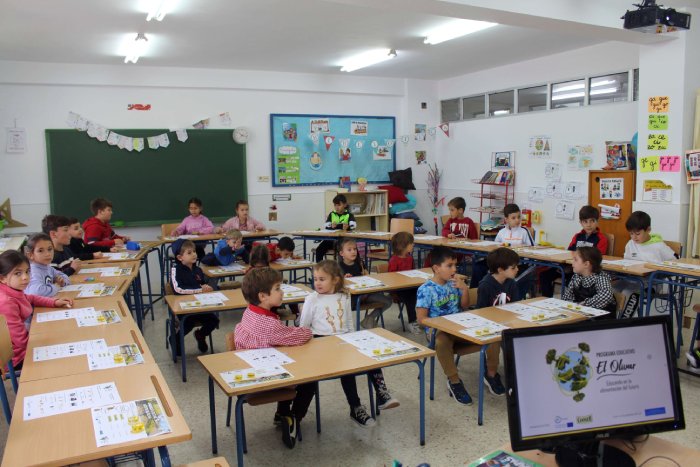 105 Andalusian children participate in educational workshops on the olive oil production process thanks to the El Olivar program