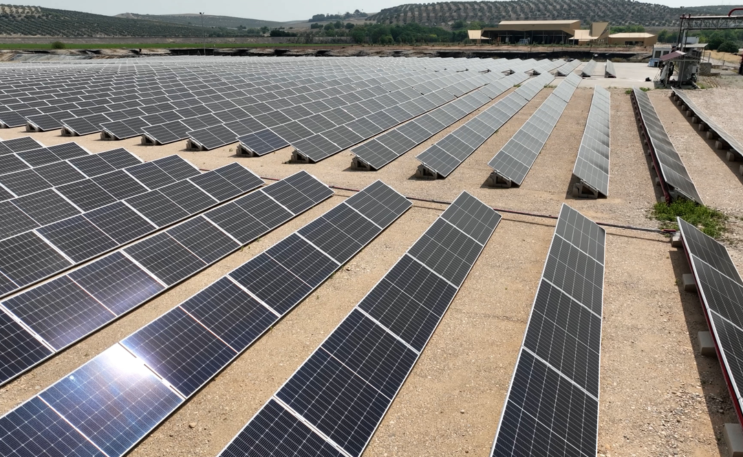 Acesur acomete una instalación fotovoltaica que hará posible una reducción de emisiones del 20%