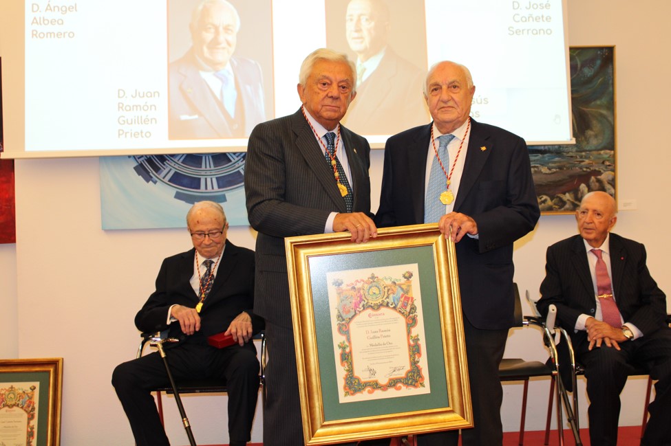 Nuestro presidente, Juan Ramón Guillén Prieto, recibe la Medalla de Oro de la Cámara de Comercio de Sevilla